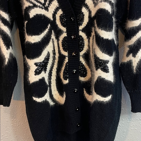 Vintage Christine Black & White Fuzzy Knit Cardigan, Beaded Button  Size M - Picture 11 of 12